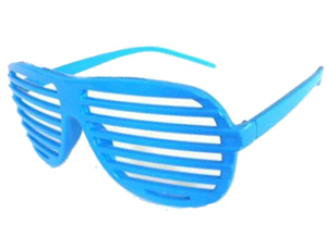 Hellblaue Rolladenbrille â€“ shutter shade. 