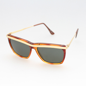 GÃ¼nstige Sonnenbrille mit mattem Goldmetall