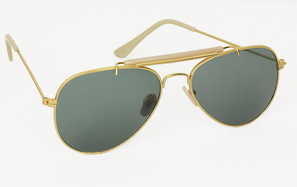 Goldfarbene Pilotensonnenbrille